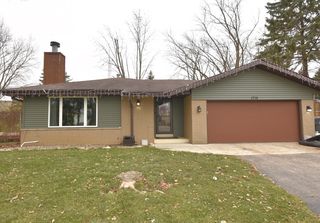 1715 Stoddard CIRCLE, Racine, WI 53406