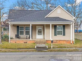 321 Tennessee Ave, Etowah, TN 37331