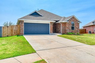 816 Lakeview Dr, Moore, OK 73160