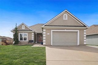 811 S  Cherry Ln, Smithville, MO 64089