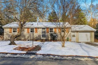 42 Orchard Dr, Scituate, RI 02831