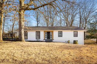 1502 Hermitage Dr, Florence, AL 35630