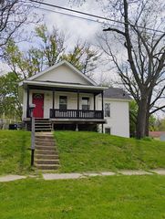 1517 Spring St, Davenport, IA 52803