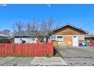 1219 E  13th St, The Dalles, OR 97058