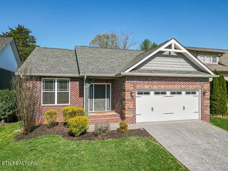2721 Clay Top Ln, Knoxville, TN 37912