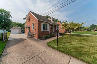 22589 Macbeth Ave, Fairview Park, OH 44126