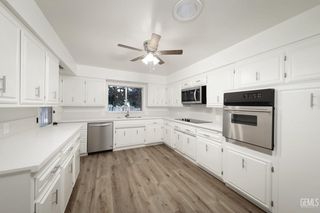5604 Cypress Point Dr, Bakersfield, CA 93309