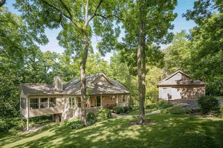 10 Hawthorn Ln, Galena, IL 61036