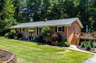 211 Meadowbrook Ct, Granite Falls, NC 28630
