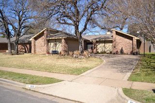303 Springridge Ln, Euless, TX 76039