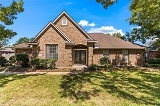 55 Silverlace Ct, Lake Jackson, TX 77566