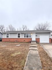 870 E  53rd St N, Tulsa, OK 74126