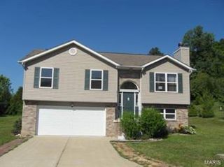 3915 Country Club Dr, Imperial, MO 63052