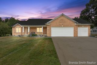 12189 White Pine Dr, Allendale, MI 49401