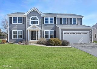 420 Raintree Dr, Oswego, IL 60543