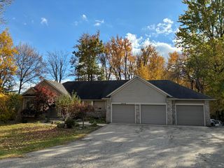 10420 52nd St SE #B, Lowell, MI 49331