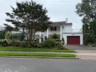 Address Not Disclosed, Hewlett, NY 11557