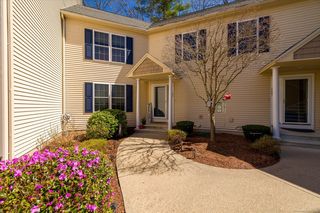 80 Perry St #211, Putnam, CT 06260