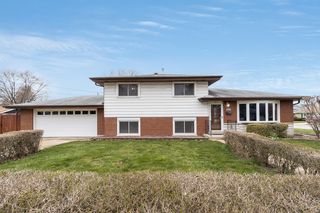 1323 Prince Dr, South Holland, IL 60473
