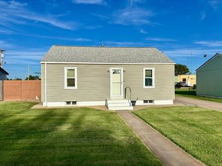 712 Cornell Ave, Oakley, KS 67748