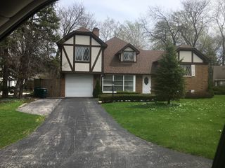 3203 Sprucewood Rd, Wilmette, IL 60091