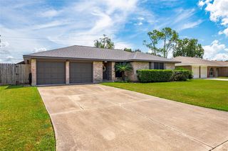 605 S  Heather Ln, Friendswood, TX 77546