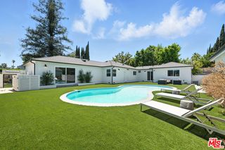 15727 Hartsook St, Encino, CA 91436