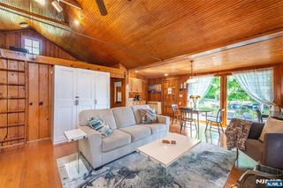 5 Sewell Rd, Hewitt, NJ 07421