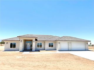10462 Columbine Rd, Oak Hills, CA 92344