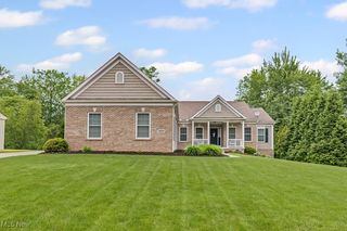 369 Eldridge Rd, Aurora, OH 44202