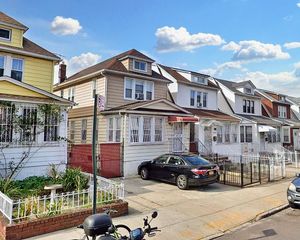 4022 78th St, Elmhurst, NY 11373