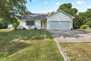 30 Lexington Ln, Highland, IL 62249