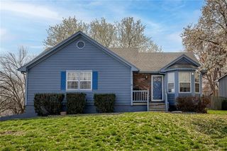 301 SE Bristol Dr, Lees Summit, MO 64063