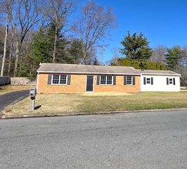 24 Kildoon Dr, Newark, DE 19702