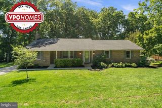 6421 Locust Ln, Sykesville, MD 21784