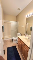 Main level - Full bath