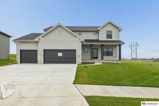 8606 Legacy St, Papillion, NE 68046