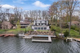 30 Lake Front Dr, Akron, OH 44319