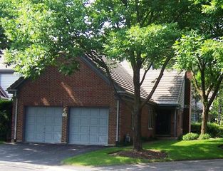 13 Southgate Ct #13, Willowbrook, IL 60527