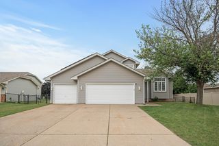 9211 Trinity Gdns N, Brooklyn Park, MN 55443