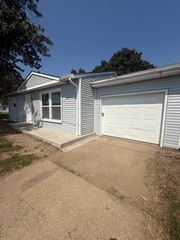 1301 Koch St, Pekin, IL 61554