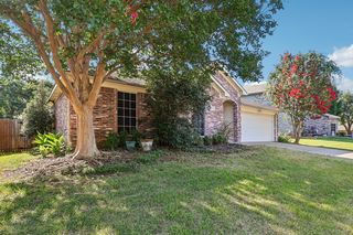 5609 Saddleback Rd, Arlington, TX 76017