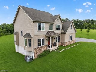 19 Boss Rd, Ringoes, NJ 08551