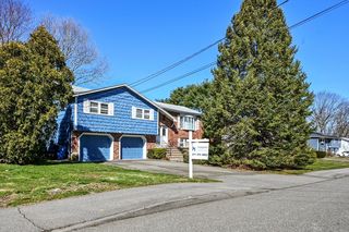 6 Gloversbrook Rd, Randolph, MA 02368