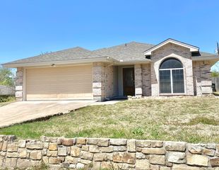 1402 Westbriar Dr, Weatherford, TX 76086