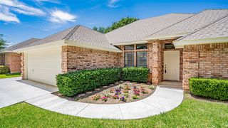137 Sunny Meadows Dr, Burleson, TX 76028