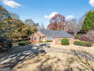 301 Oak Ridge Dr, Maysville, GA 30558