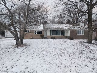 7516 Mayfield Rd, Chesterland, OH 44026