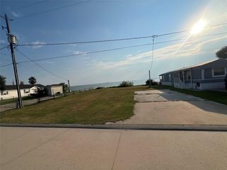 2514 Bay Oaks Harbor Dr, Baytown, TX 77523