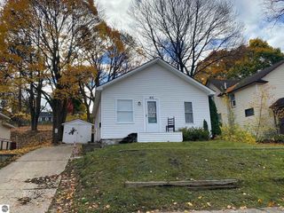 416 Crippen St, Cadillac, MI 49601